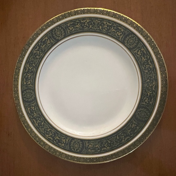 Vintage Vanborough Green by ROYAL DOULTON Bread & Butter Plate with plain center - Picture 3 of 3